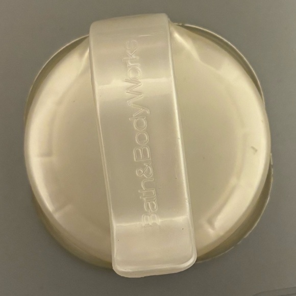 Bath and Body Works Pearls and Gems Visor Clip Scentportable Holder - Picture 3 of 5